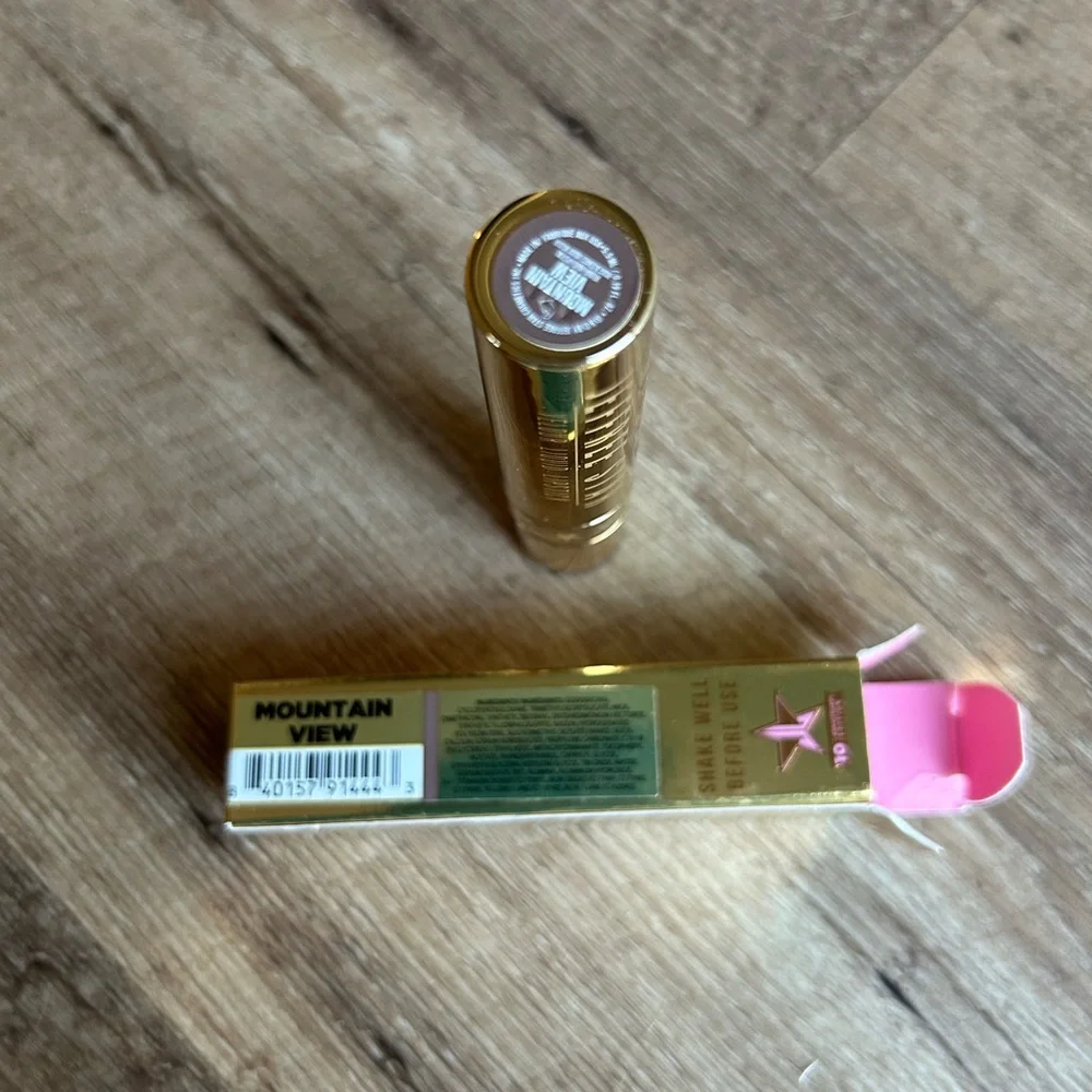 Jeffree Star lipstick color “Mountain View”
